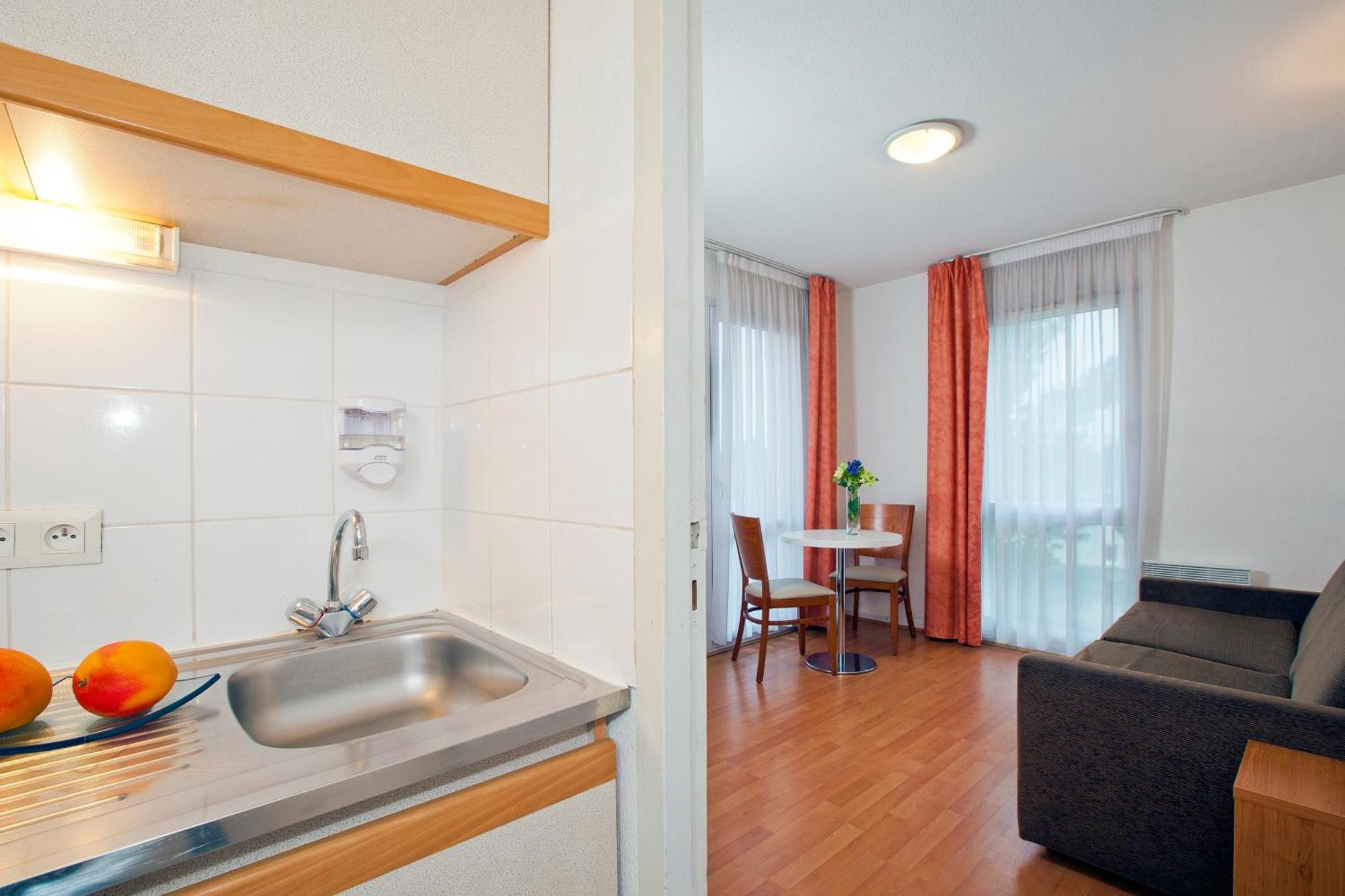 Sejours & Affaires Nantes La Beaujoire Aparthotel Δωμάτιο φωτογραφία